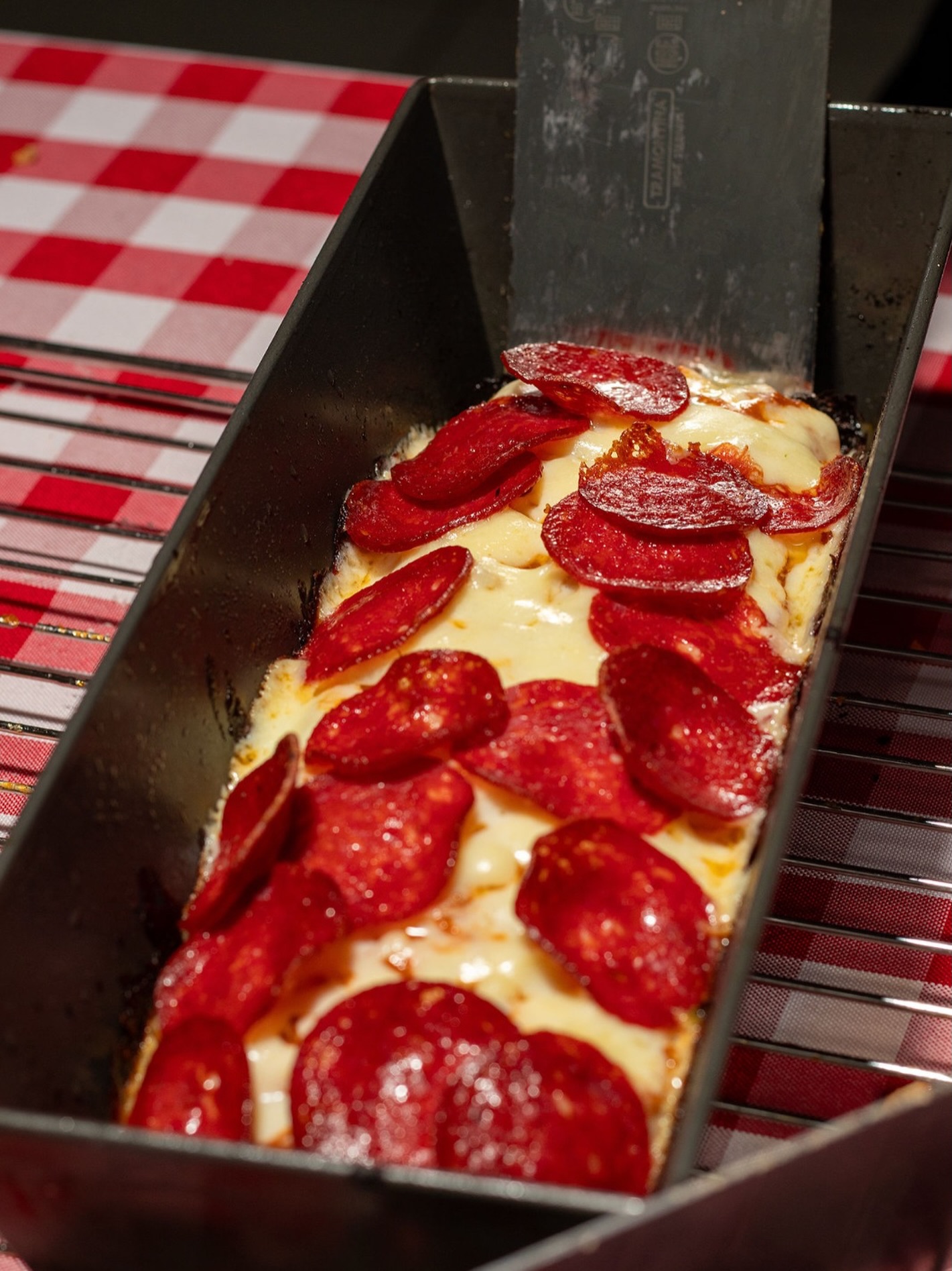 Post de @troitpizza: Honey pepperoni, miel picante